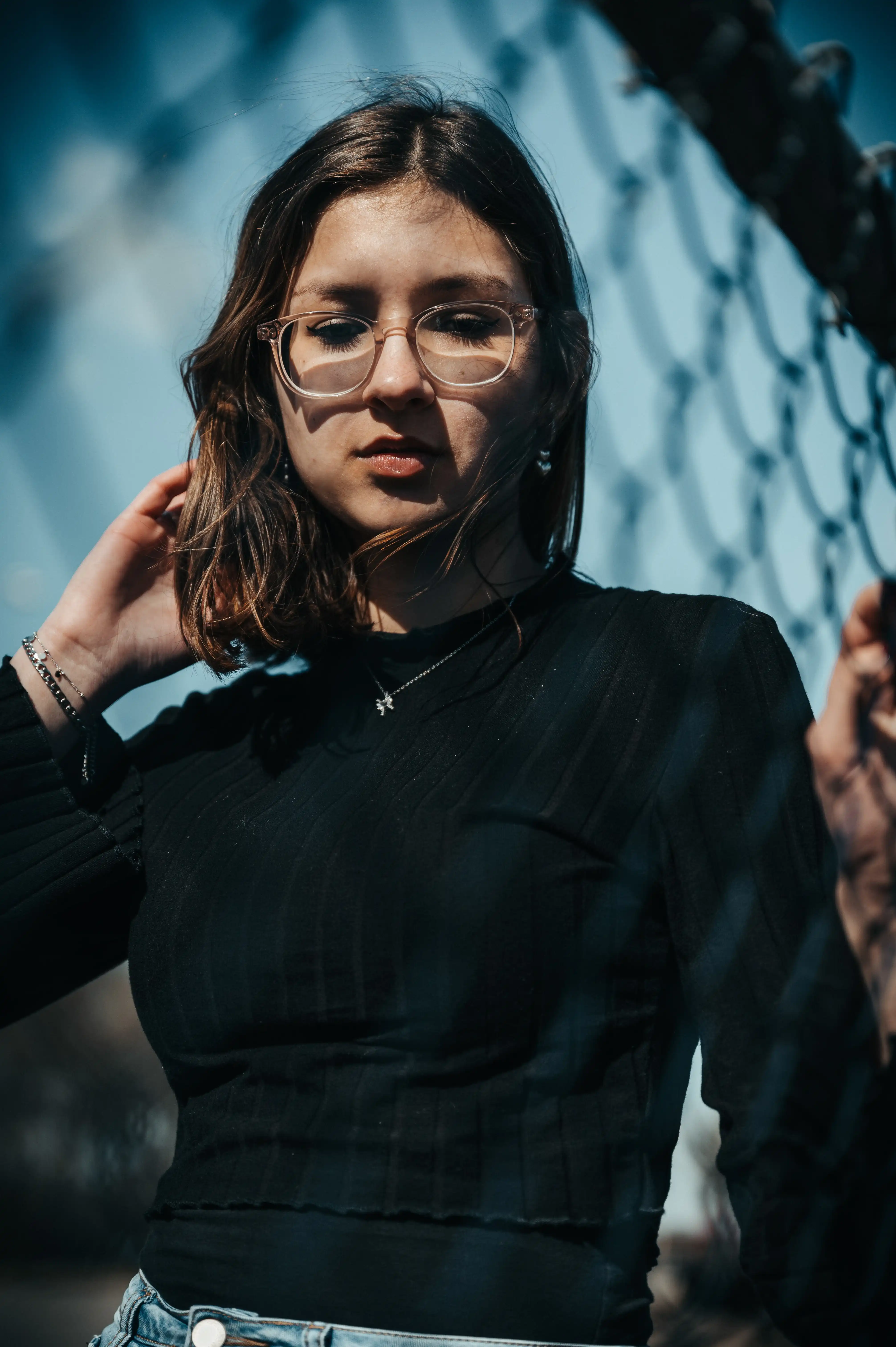 Photo d'une jeune femme portant des lunettes